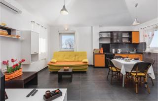 Two-Bedroom Apartment In Vodnjan - 8