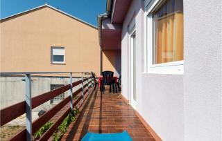 2 Bedroom Lovely Apartment In Pula - 5