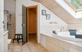 Awesome Home In Rødby With Sauna - Rødby - 3