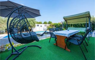 2 Bedroom Lovely Apartment In Pula - Pula - 4