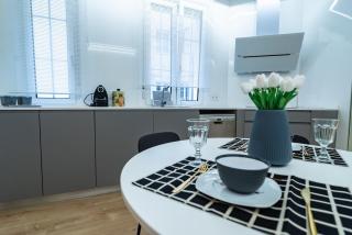 Lujoso y amplio apartamento con parking incluido - León - 1