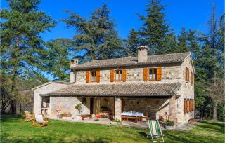 4 Bedroom Beautiful Home In Acqualagna - Acqualagna - 0