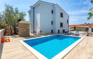 Amazing Apartment In Malinska With Wifi - Malinska - 2