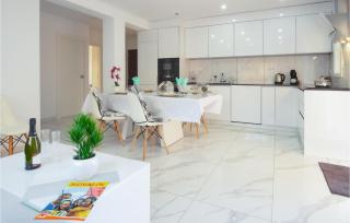 Lovely Apartment In Torrevieja - 7