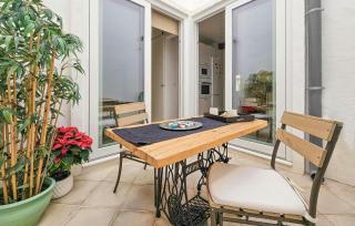 Amazing Apartment In Estepona With Wifi - Estepona - 0