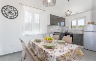 Awesome Apartment In Vrbnik With Wifi - Vrbnik - 4
