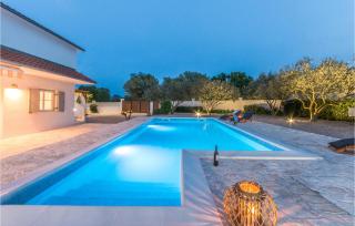 Awesome Home In Polaca With Kitchen - Polača - 2