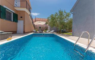Stunning Apartment In Karalic With Wifi - Širitovci - 0