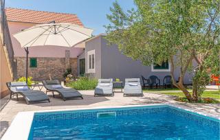 Stunning Apartment In Karalic With Wifi - Širitovci - 1