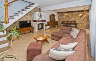 Awesome Home In Bogomolje With Kitchen - Bogomolje - 7