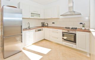 Awesome Home In Bogomolje With Kitchen - 4