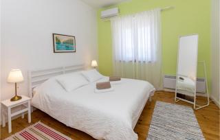 4 Bedroom Beautiful Home In Rogotin - Rogotin - 4