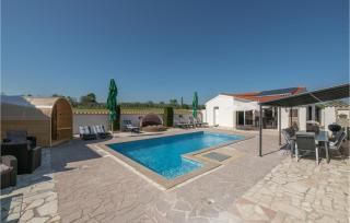 Amazing Home In Valtursko Polje - Valtura - 1