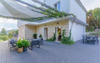 Eight-Bedroom Holiday Home In Molunat - Molunat - 8