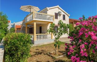 2 Bedroom Cozy Apartment In Vrsi - Vrsi - 0