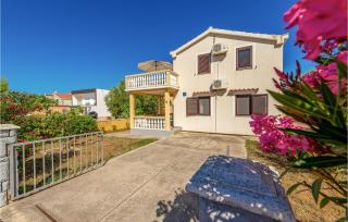 2 Bedroom Cozy Apartment In Vrsi - Vrsi - 2