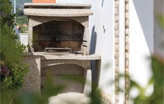 Three-Bedroom Holiday Home In Sibenik - Šibenik - 3