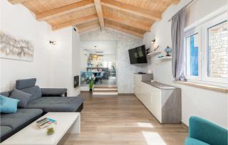 Amazing Home In Gajana With Wifi - 7