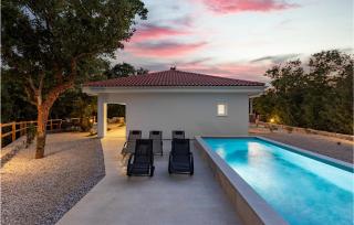 2 Bedroom Pet Friendly Home In Zestilac - 1