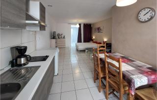 Stunning Apartment In Balaruc Les Bains - 0