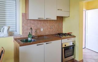 Nice Apartment In Lukovo With Wifi - 4