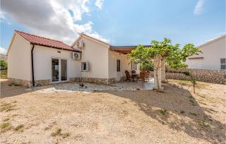 Awesome Home In Kustici With Kitchen - Kustići - 1