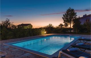 Three-Bedroom Holiday Home In Lozovac - Lozovac - 4