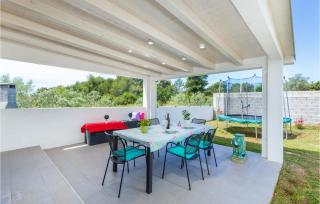 Two-Bedroom Holiday Home In Fazana - 1