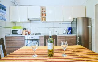 1 Bedroom Awesome Apartment In Kustici - Kustići - 3