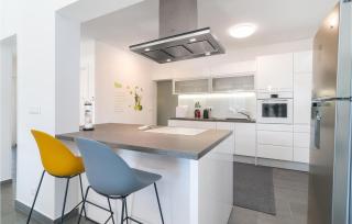 Cozy Home In Zrnovnica With Wifi - Žrnovnica - 5