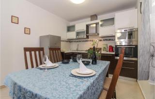 2 Bedroom Lovely Apartment In Gracisce - 2