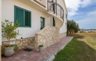 Amazing Apartment In Povljana - Povljana - 4