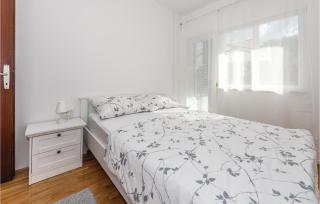 Three-Bedroom Holiday Home In Unesic - Unešić - 8