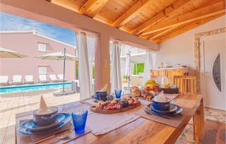 Lovely Home In Brodarica With Jacuzzi - Brodarica - 2