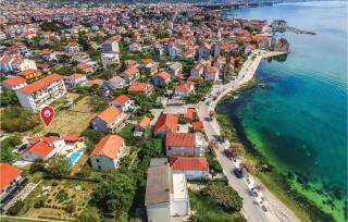 Three-Bedroom Holiday Home In Kastel Stafilic - 9