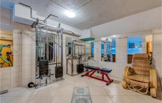 Awesome Home In Split With Sauna - Split - 4