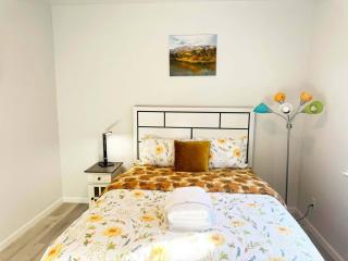 UnionCity Great location3BR w central Heater&AC - Union City - 1