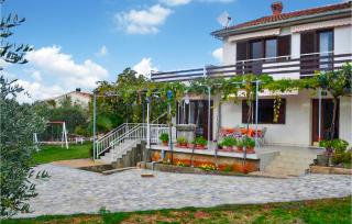 3 Bedroom Cozy Apartment In Malinska - Malinska - 0