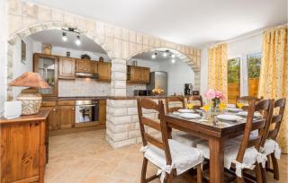 6 Bedroom Beautiful Home In Povljana - Povljana - 4