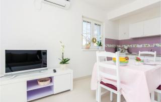 One-Bedroom Apartment In Pakostane - Pakoštane - 1