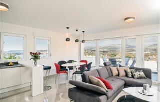 4 Bedroom Amazing Home In Podstrana - 9