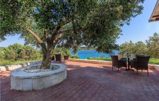 Beach Front Home In Okrug Gornji - 8