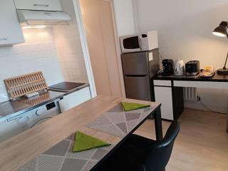 Appartement à Orléans au calme avec parking gratuit, balcon et ascenseur - Orléans - 3