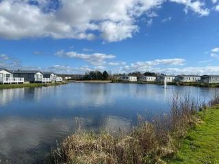 Lakeside location, sleeps 8, 3 bedrooms, fully glazed wrap around decking, Haven Lakeland, Lake District - 8