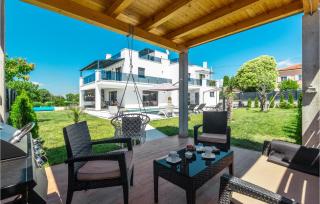 Amazing Home In Porec With Jacuzzi - Poreč - 9