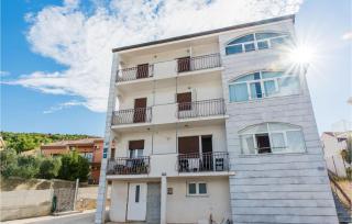 2 Bedroom Amazing Apartment In Slatine - Slatine - 0