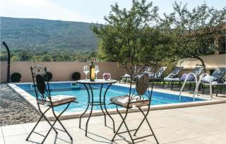 Nice Home In Prugovo With Jacuzzi - Prugovo - 4