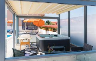 Four-Bedroom Holiday Home In Brodarica - Brodarica - 9