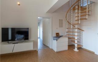 Amazing Home In Rosini With Wifi - Rošini - 2