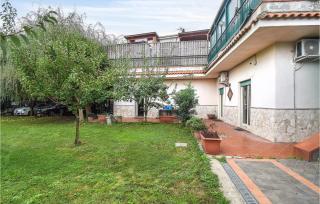 2 Bedroom Cozy Apartment In Napoli - Napels - 0